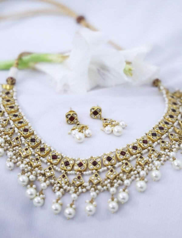 gold necklace,
