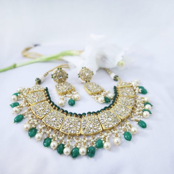 gold choker necklace